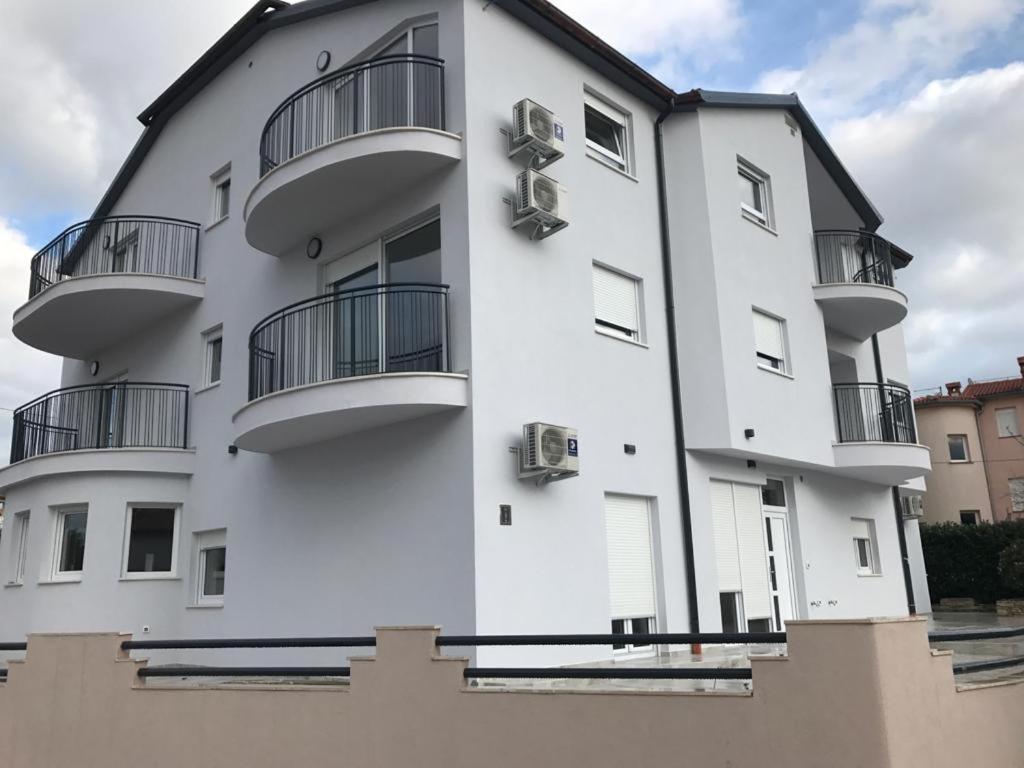 Orhidea Apartment เมดูลิน ภายนอก รูปภาพ